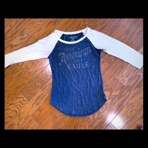 Small3/4 sleeve American eagle shirt